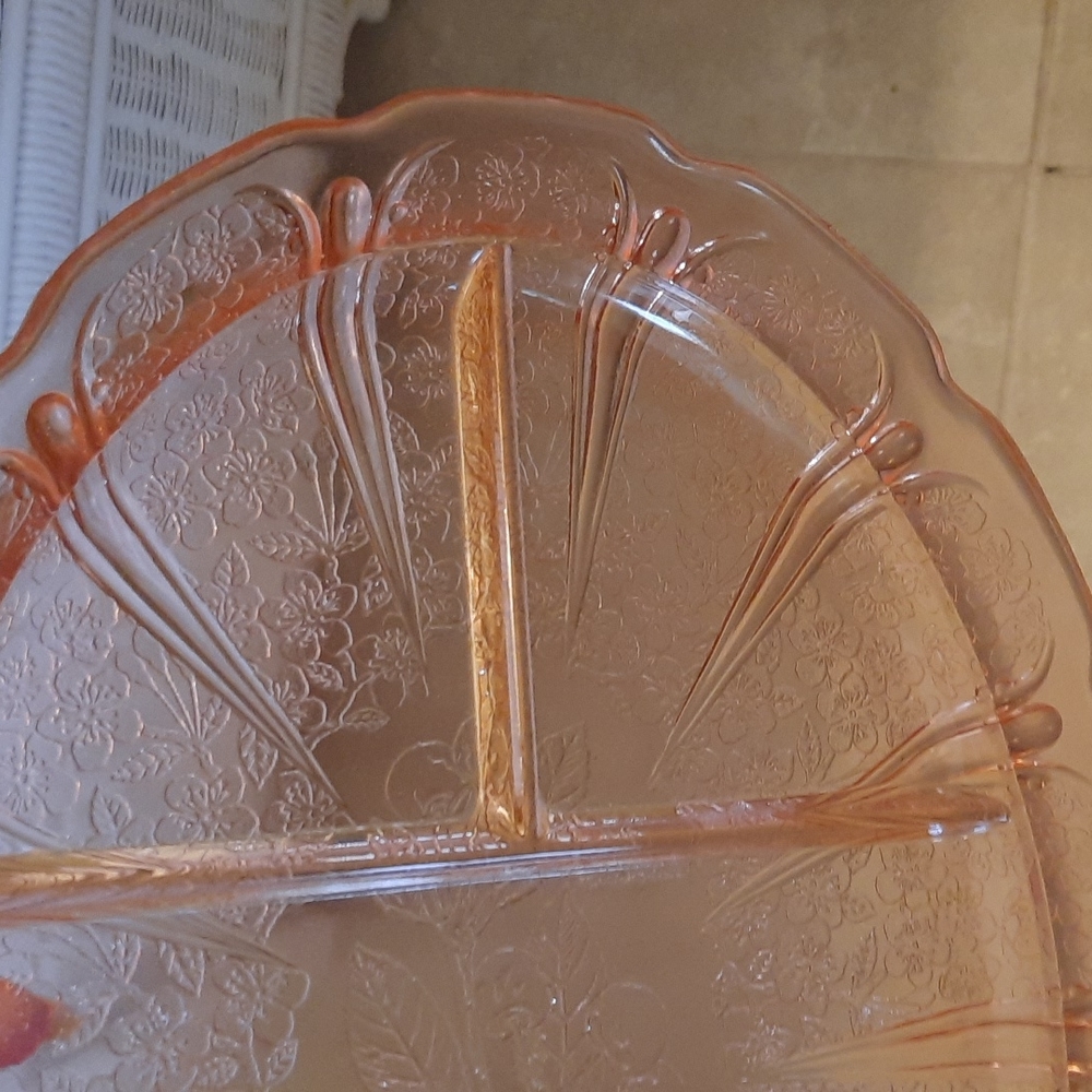 Pink depression glass divided platter - Picture 3 of 5